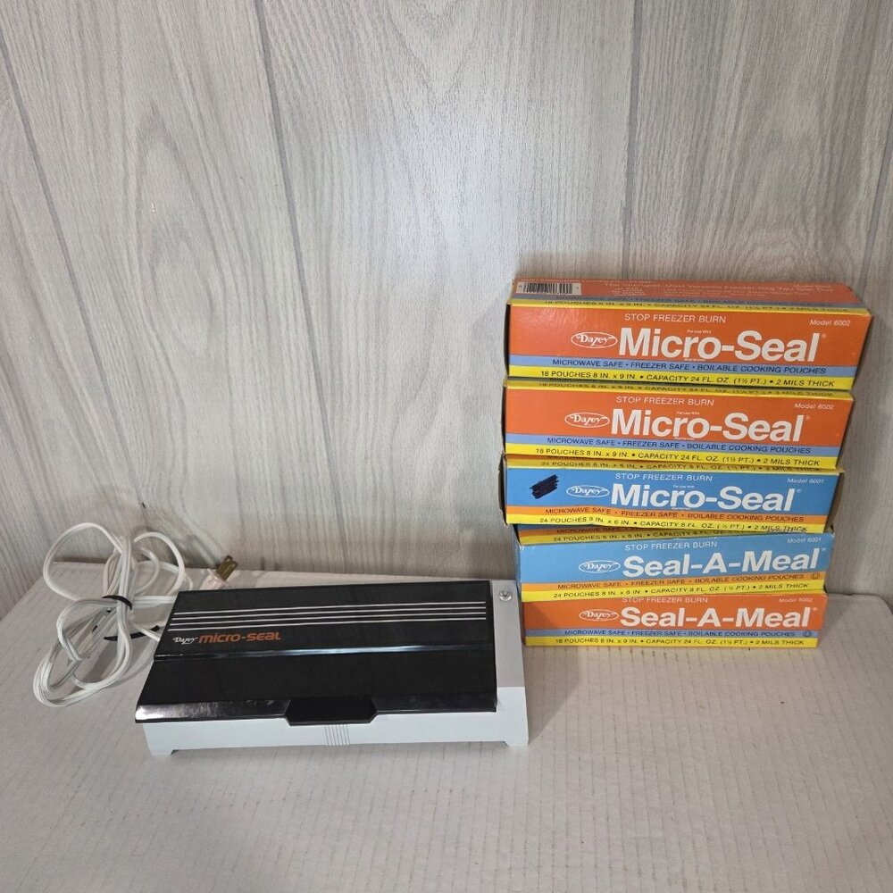 Vintage Dazey Seal-A-Meal Vacuum Sealer With Pouches Bags Food Cook Freeze SAM I